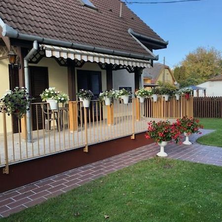 Ádám Vendégház Siófok Exterior foto