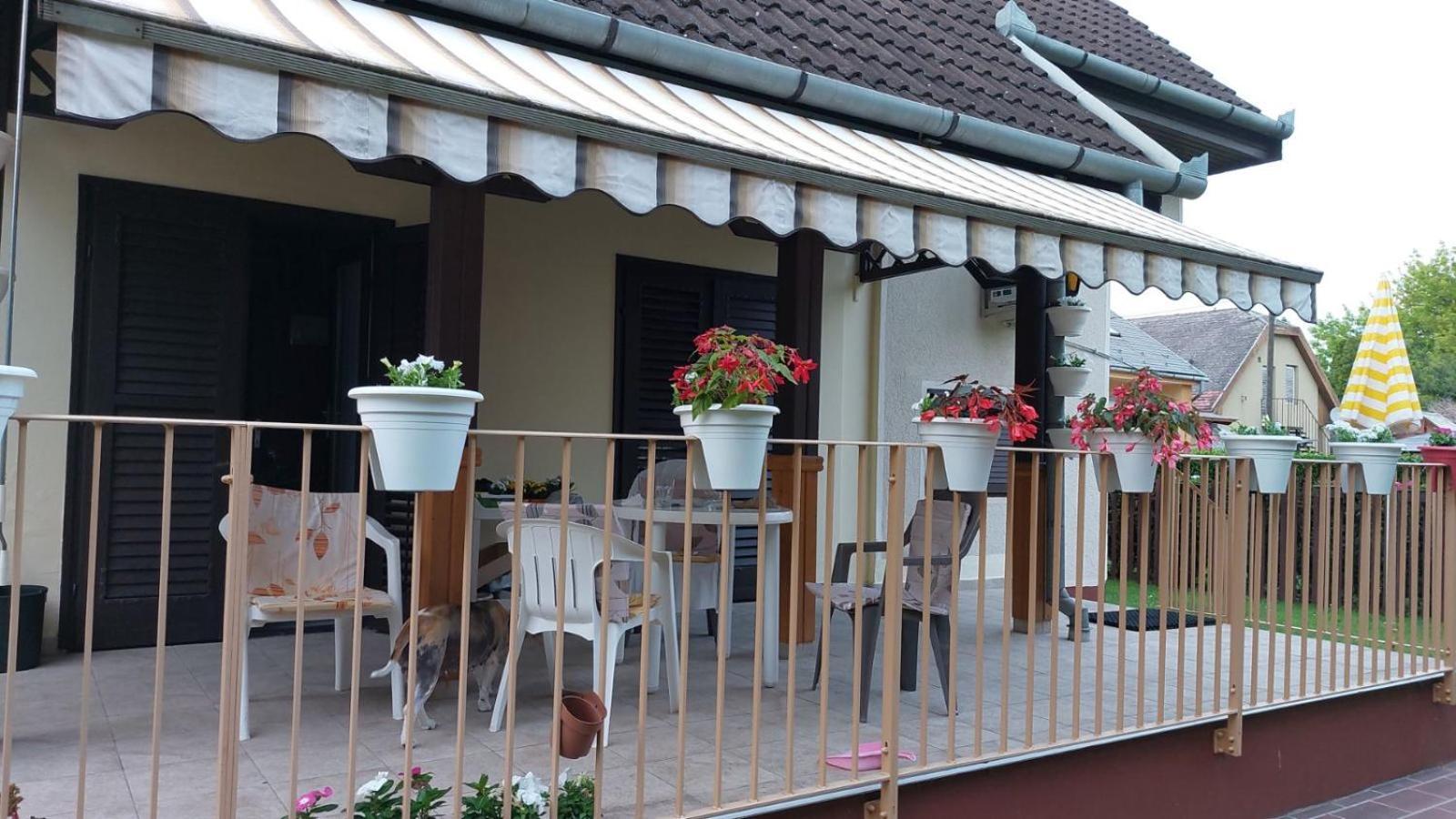 Ádám Vendégház Siófok Exterior foto